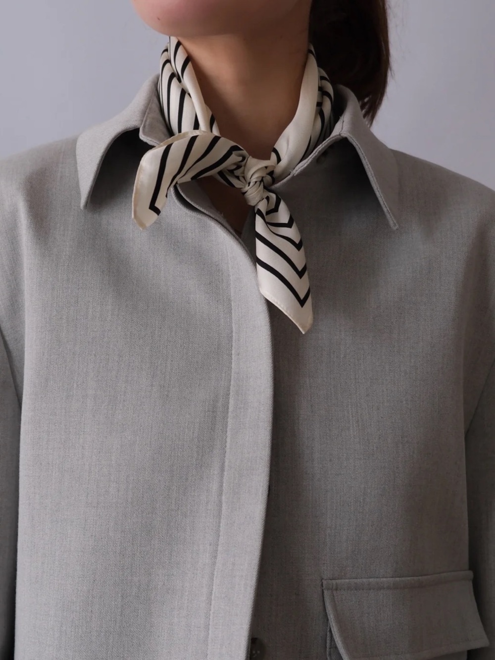 Le scarf cream and black silk scarve